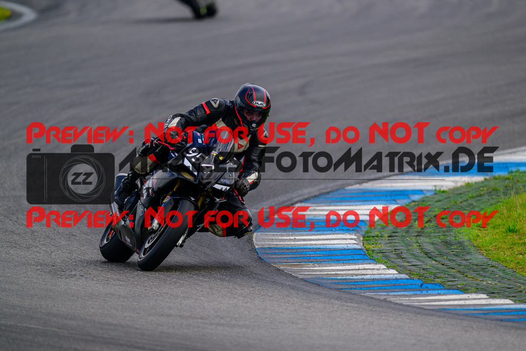 MaZZes_FotoMatrix_240615_6007705_7878 | GELB