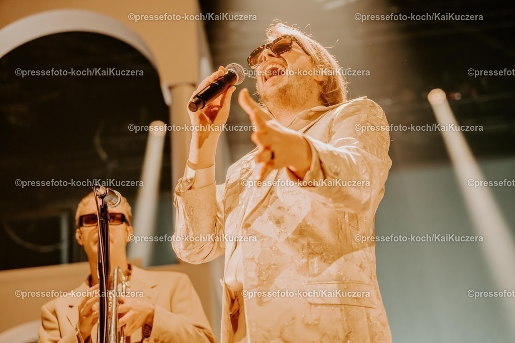 xKKU0604251009 | 06.04.2025, xkkux, Düsseldorf, Roy Bianco und Die Abbrunzati Boys performen bei ihrer Kult-Tour 2025 in der Mitsubishi Electric HALLE. 