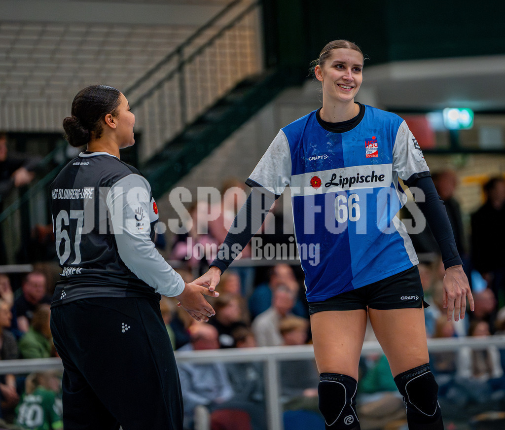 Handball I Frauen I Saison 2025-2026 I 3. Liga Staffel Nord I 10. Spieltag I SC SFN Vechta - HSG Blomberg-Lippe II I 0557 | Louisa Werner (67, HSG Blomberg-Lippe II) und Alina von Mutius (66, HSG Blomberg-Lippe II) - Realisiert mit Pictrs.com