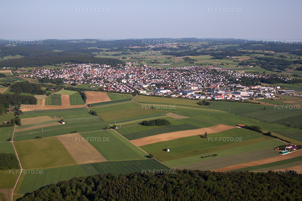Luftbild: landwirtschaftlichen Feldern und Nutzflächen in Laichingen im Bundesland Baden-Württemberg in Deutschland. Foto: IMG_67300.jpg vom 08.06.2014 durch Werner Riehm/FLY-FOTO.de