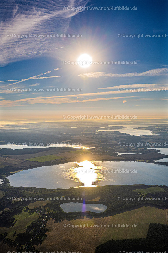 Leisten_Plau_Am_See_ELS_6652100822 | LEISTEN 10.08.2022 Uferbereichs- Landschaft am Gebiet der Seenkette Plauer See in Leisten im Bundesland Mecklenburg-Vorpommern, Deutschland. // Waterfront landscape on the lake Plauer See in Leisten in the state Mecklenburg - Western Pomerania, Germany. Foto: Martin Elsen