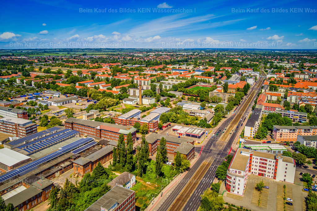 Magdeburg Stadtfeld Westring Kreuzung Liebknechtstraße-0013 | Aktuell wird im City Carrè die Ausstellung "Magdeburg von ganz oben" mit Luftbildern der Stadt präsentiert. Diese Ausstellung zeigt Luftaufnahmen der Stadt, die die Entwicklung Magdeburgs über die Jahre dokumentieren.  Die Ausstellung "Magdeburg von ganz oben" läuft vom 5. bis 30. Mai 2025
 - Realisiert mit Pictrs.com
