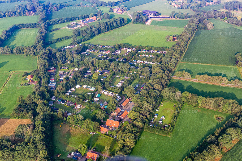 Aerial view: Camping Den Borg Recreatie in Rekken in the state Gelderland, Netherlands. – Photo: IMG_008213.jpg taken on 07/18/2020 by Werner Riehm/FLY-FOTO.com – Resolution of the original: 5472 x 3648 px