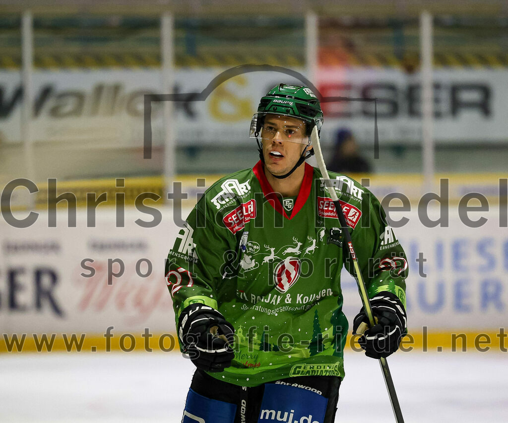 2023-12-17_023_TSV_Erding_gegen_ESC_Kempten | Erding, Deutschland, 17.12.2023:
Eishockey, Bayernliga Vorrunde 2023 / 2024, 18. Spieltag, TSV Erding gegen ESC Kempten, Endergebnis: 5:1

Mark Waldhausen (Erding Gladiators, #27)

Foto: Christian Riedel / fotografie-riedel.net