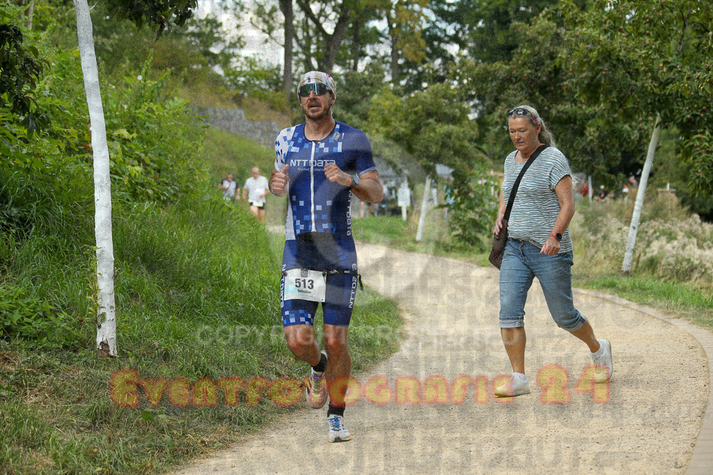 250824_1348_EX1_3759 | Sportfotografie im Rhein-Sieg Kreis, Köln, Bonn, NRW, Rheinland Pfalz, Hessen, etc. Unser Tätigkeitsfeld umfasst den Laufsport vom Volkslauf über den Marathon, Duathlon, Triathon bis zum Ultralauf wie Kölnpfad Ultra oder Schindertrail.