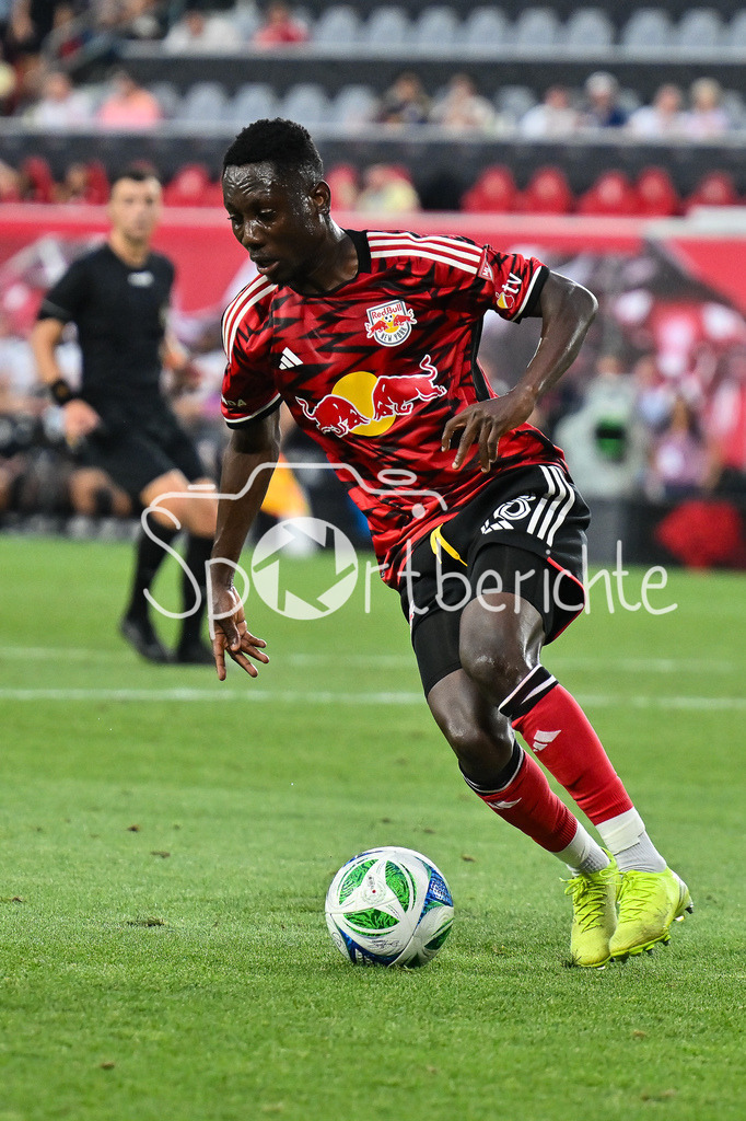 New York Red Bulls - New England Revolution | am Ball Ronald DONKOR (New York 48) / Einzelfoto / Freisteller / Major League Soccer: New York Red Bulls - New England Revolution, Red Bull Arena am 16.07.2025
