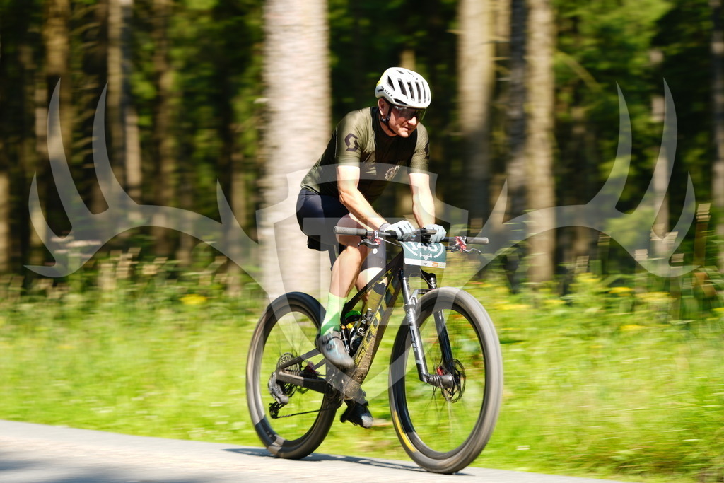 FC102573 | Fotogalerie der Treibjagd im Dunkelwald - Dein MTB Etappenrennen im Erzgebirge - Realisiert mit Pictrs.com