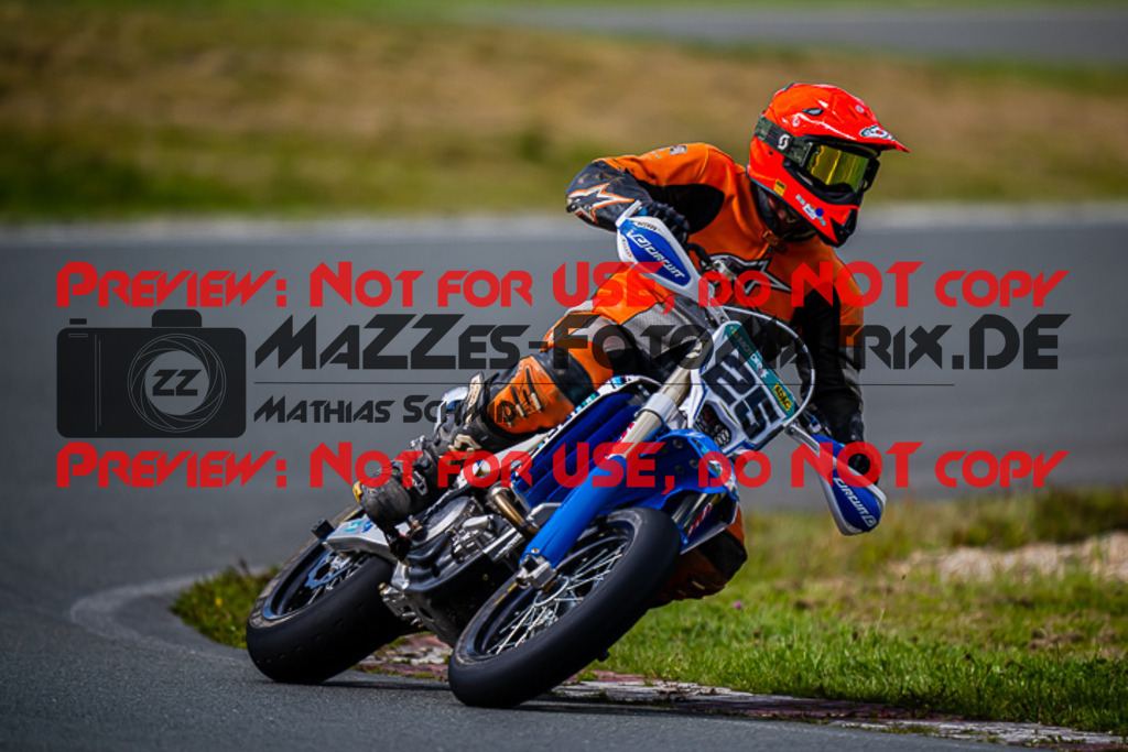 MaZZes_FotoMatrix_220904_9861 | UE40