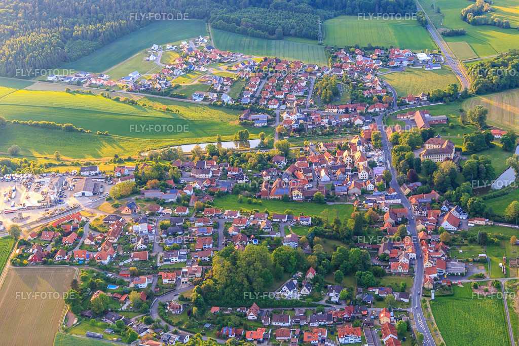 Ortsansicht aus Süden | Luftbild: Ortsansicht aus Süden in Rentweinsdorf im Bundesland Bayern in Deutschland. Foto: IMG_100163.jpg vom 26.05.2017 durch Werner Riehm/FLY-FOTO.de - Realisiert mit Pictrs.com