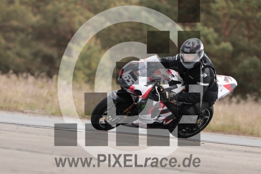 0065-20250510_11403 | Schöne Erinnerungen an spannende Momente - das festzuhalten ist unser Job. PIXELrace.de ist seit 2003 auf den Rennstrecken Europas unterwegs um die Action draußen beim Fahren und die wunderbare Stimmung imm Fahrerlager für euch einzufangen.