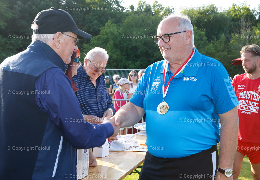 A_LUI_14062025_20 | MEISTERFEIER ASKOE OEDT 1B 2025 IM BILD: FRANZ GRAD UND TRAINER HERBERT PANHOLZER  (ASKOEOEDT) FOTO:FOTOLUI