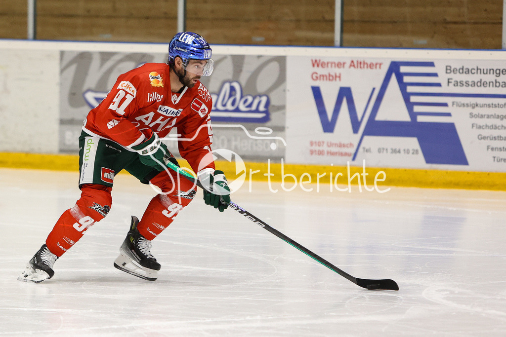 SC Rapperswil-Jona Lakers - Augsburger Panther | Luke ESPOSITO (AEV #91) am Puck / Freisteller / Einzelfoto