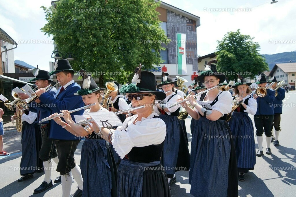 06c-FORCHACH-Bundesmusikfest-2023-Juni16-Reutte-DSC06396 | Info aus dem Bezirk Reutte/Ausserfern Tirol sowie eine umfangreiche Bilddatenbank über die gesamte Region: Lechtal, Talkessel Reutte, Tannheimertal, Zwischentoren. Lech, Plansee, Zugspitze, Grenztunnel, B179, Fernpassstraße, Verkehr, Lawinen, Tradition, - Realisiert mit Pictrs.com