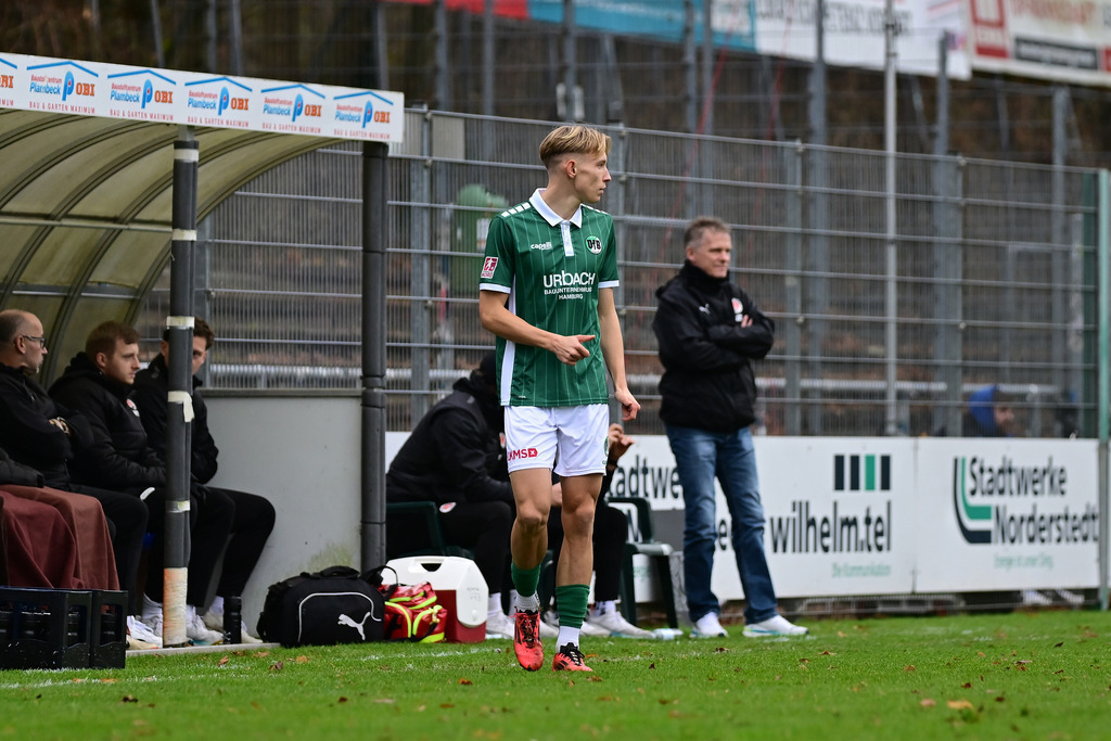 Fußball I Herren I Saison 2025-2026 I Regionalliga Nord I 21. Spieltag I FC St. Pauli II - VfB Lübeck | Mika Lehnfeld (44, VfB Lübeck) - Realisiert mit Pictrs.com