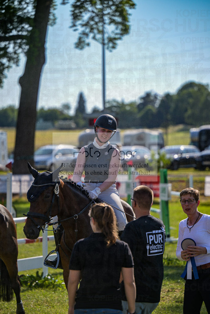 Reitturnier Voxtrup | Entdecke hochwertige Reitturnierfotos von Foto Oger. Professionell, emotional und authentisch – jetzt Lieblingsmomente im Shop bestellen.Deutschlandweite Turnierfotografie. - Realisiert mit Pictrs.com
