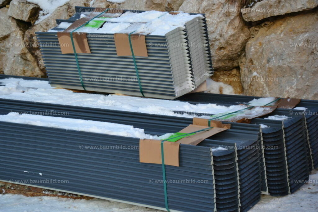 bib-lg11-spenglerarbeiten-0100 | Nach LV-Leistungsgruppen sortierte Detailfotos über den Bau eines Hauses. Alle Hausbau-Bilder direkt vom Urheber und Autor der Website Haus-Selber-Bauen.com