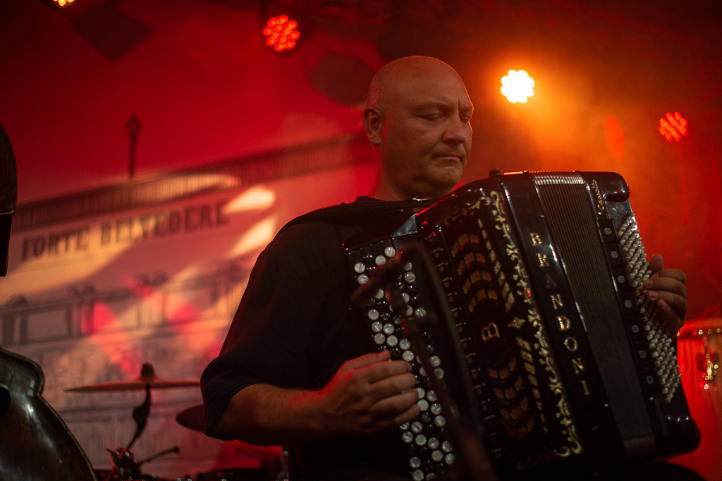 Tango meets Cuba | Tango meets Cuba mit den Klazz Brothers & Cuba Percussion im Forte Belvedere Leisnig zum Festival Hallo Leisnig 2022. - Realisiert mit Pictrs.com