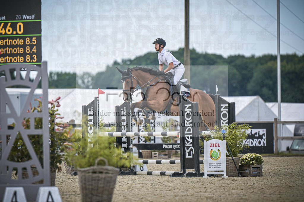 DOS_6863 | Entdecke hochwertige Reitturnierfotos von Foto Oger. Professionell, emotional und authentisch – jetzt Lieblingsmomente im Shop bestellen.Deutschlandweite Turnierfotografie. - Realisiert mit Pictrs.com