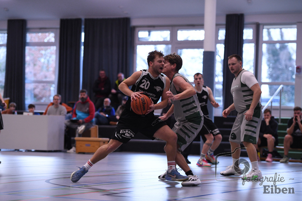 TuS Petersfehn-VfL Edewecht | Basketball Regionalliga; TuS Petersfehn (grau)-VfL Edewecht (schwarz) am 30.11.2025 in Petersfehn (Sporthalle Petersfehn), Photo: Philip Eiben 2025 - Realisiert mit Pictrs.com