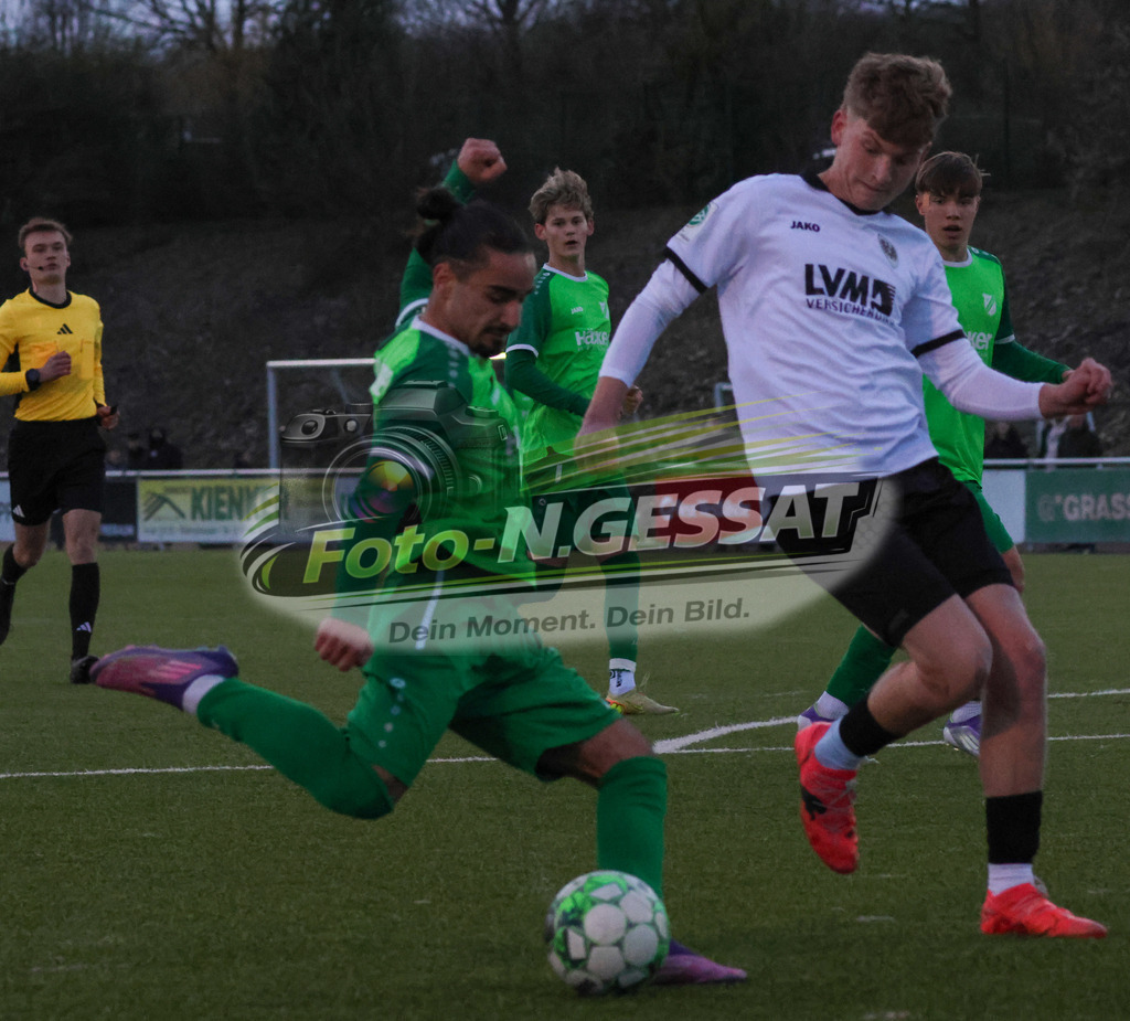 SV Rödinghausen - SC Preußen Münster | Auf dem Bild zu sehen: grün SV Rödinghausen: Arda Ermis ; weiß SC Preußen Münster: Jonah MarkötterSV Rödinghausen, SC Preußen Münster, Saison 25/26, A-Jugend Westfalenpokal, Achtelfinale, U19, Deutschland - Realisiert mit Pictrs.com