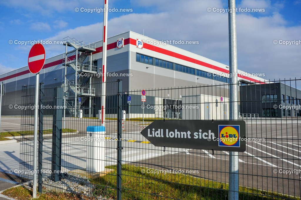 Deutschland_ Baden-Wuerttemberg_ Ebersbach an der Fils_ 14.01.2025-2 | 14.01.2025, Deutschland, GER, Baden-Wuerttemberg, Ebersbach an der Fils, im Bild Lidl Logistikzentrum Ebersbach, Lebensmittel, Lager, Auslieferung, Einfahrt, Ausfahrt