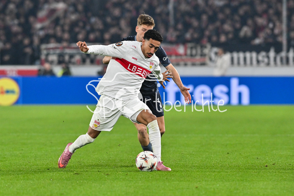 VfB Stuttgart - Feyenoord Rotterdam | STUTTGART, DEUTSCHLAND - 6. NOVEMBER: im Duell Tiago TOMAS (VfB Stuttgart 8) und Gijs SMAL (Feyenoord Rotterdam 5) beim Ligaspiel zwischen dem VfB Stuttgart und Feyenoord Rotterdam am 4. Spieltag der Europa League in der MHP-Arena am 06.11.2025