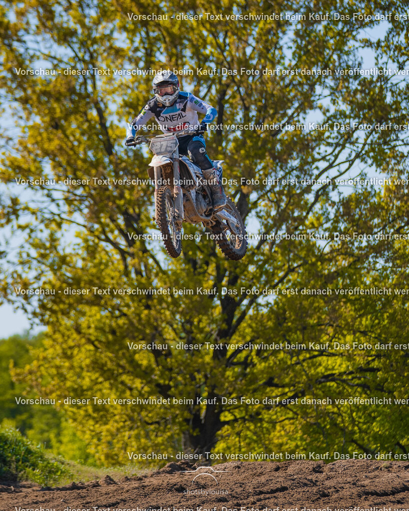 04_27_Masters-8541 | Sportfotografin aus Berlin-Brandenburg mit Fokus auf Motocross. Ich halte deine sportliche Leistung und echte Emotionen auf und neben der Strecke professionell fest. Entdecke die Fotos von deinem Rennen und bestelle sie direkt hier im Shop.