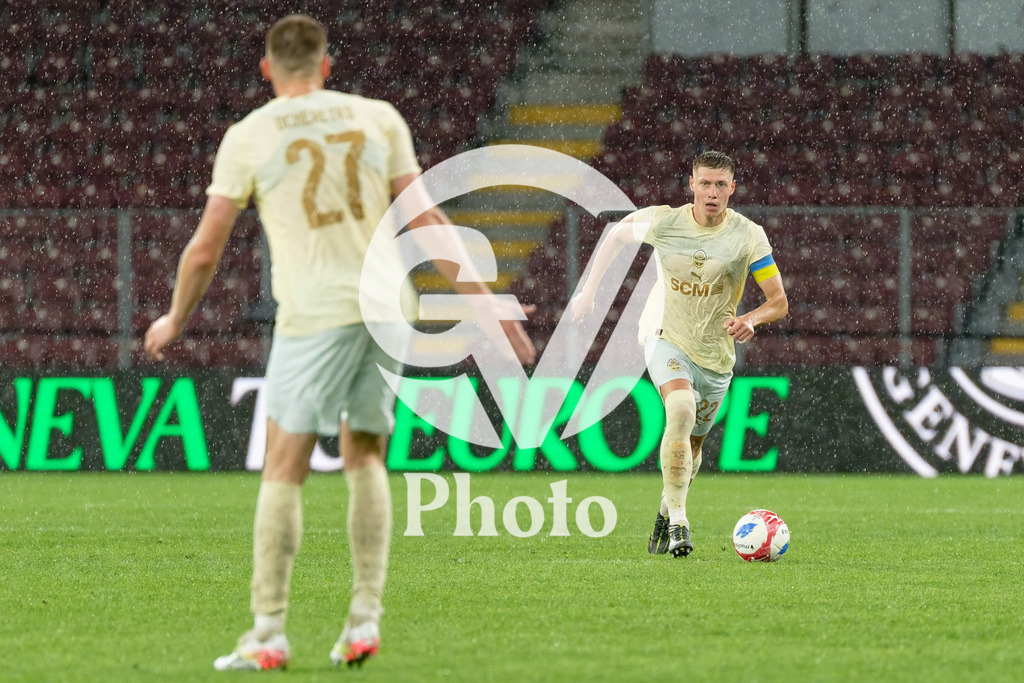 UEFA Conference League Play-offs 2nd leg - Servette FC v FC Shakhtar Donetsk | Mykola Matviyenko (22 FC Shakhtar Donetsk) goes forward (action)  during the UEFA Conference League Play-offs 2nd leg match between Servette FC and FC Shakhtar Donetsk at Stade de Geneve in Geneva, Switzerland