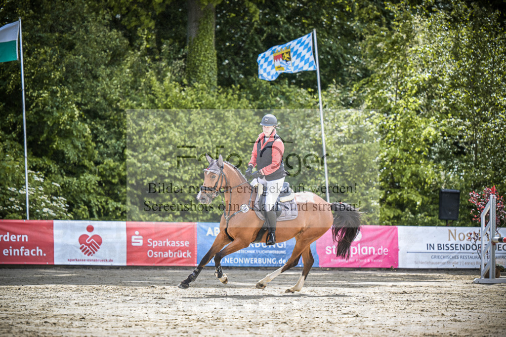 DOS_6849 | Entdecke hochwertige Reitturnierfotos von Foto Oger. Professionell, emotional und authentisch – jetzt Lieblingsmomente im Shop bestellen.Deutschlandweite Turnierfotografie. - Realisiert mit Pictrs.com