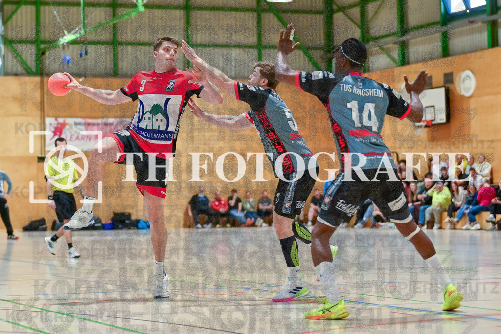 GER, SG Maulburg/Steinen - TuS Ringsheim, Handball, Landesliga Suedbaden, 22. Spieltag, Saison 2024/2025, 23.03.2025 | Marvin Grun (SG Maulburg/Steinen, #03), Max Mager (TuS Ringsheim, #51), Kevin Abu Höfer (TuS Ringsheim, #14)GER, SG Maulburg/Steinen - TuS Ringsheim, Handball, Landesliga Suedbaden, 22. Spieltag, Saison 2024/2025, 23.03.2025Foto: TH Fotografie/Thomas Hess