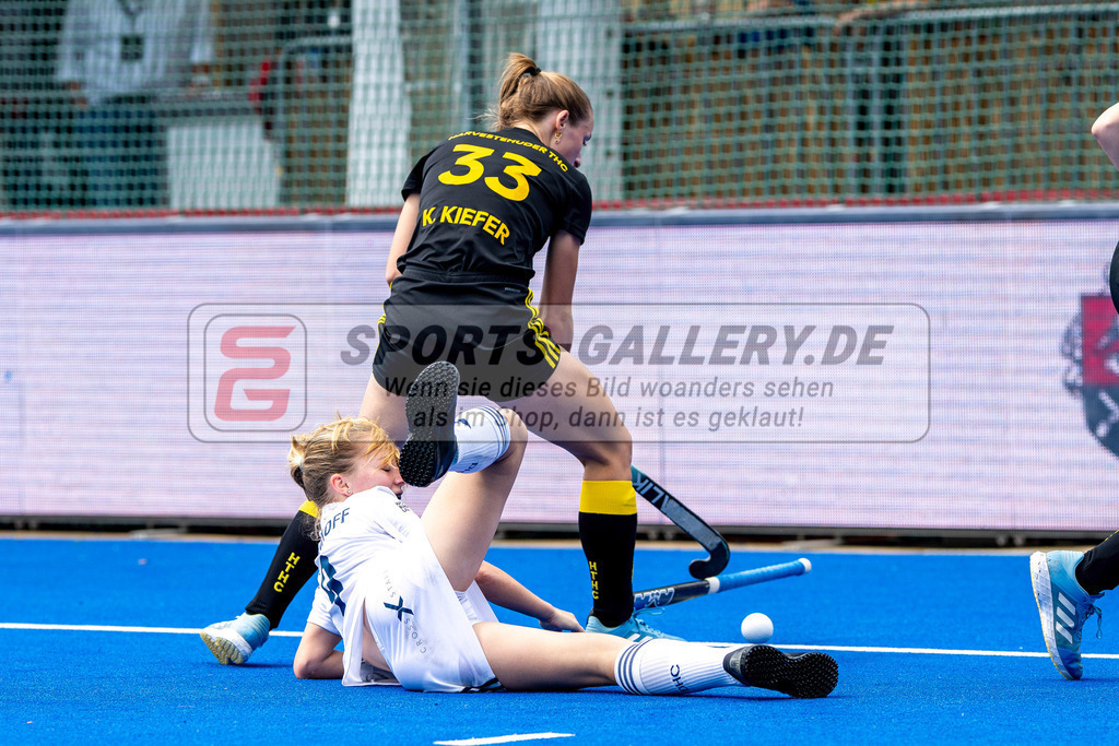 Final4_20250601-1218-Z82_8842 | Krefeld, Deutschland, 01.06.2025:  Feldhockey Final4 2025 – „Deutsche Feldhockey-Meisterschaften 2025“ Harvestehuder HTC - Düsseldorfer HC (Finale Damen) im Gerd-Wellen-Hockeyanlage am 01.06.2025 in Krefeld, Deutschland. (Foto von Kramhöller/Fehrmann/Kaste)Krefeld, Germany, 01.06.2025: Feldhockey Final4 2025 – „Deutsche Feldhockey-Meisterschaften 2025“ Harvestehuder HTC - Düsseldorfer HC (Finale Damen) in Gerd-Wellen-Hockeyanlage at 01.06.2025 in Krefeld, Deutschland. (Foto from Kramhöller/Fehrmann/Kaste)