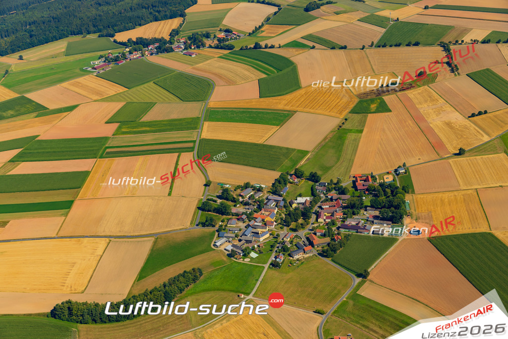 Luftaufnahme von Höflas Konnersreuth Bild- Das Luftbild wurde 2025 vom UL-Flugzeug heraus erstellt ( keine Drohne ) - Hochauflösende Luftaufnahme -Nicht vergleichbar mit Google Maps oder Satelittenbilder- Die Geschenkidee !Mit Lizenz und Bildrechte bestellbar