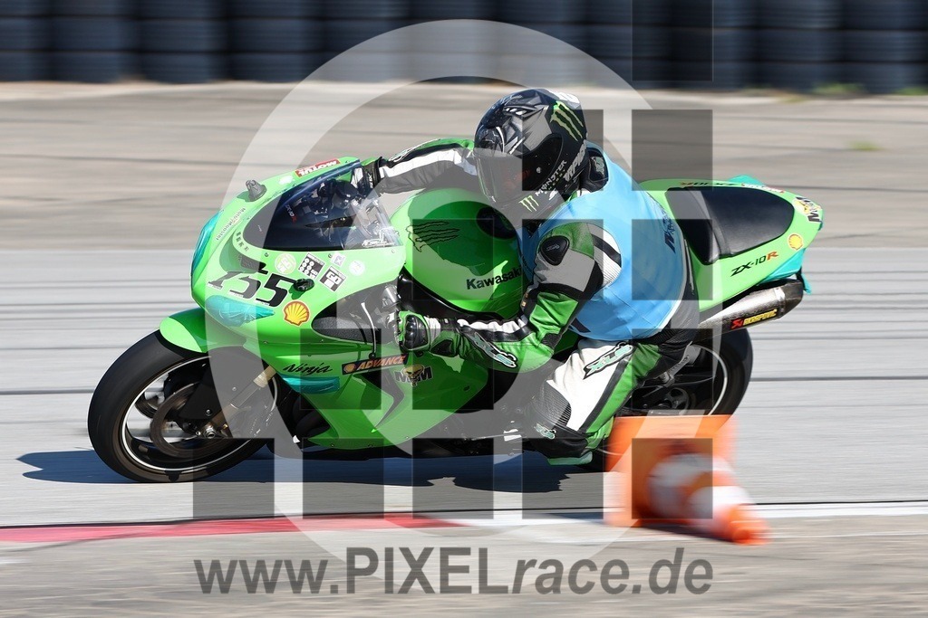 0155-20240921_11584 | Schöne Erinnerungen an spannende Momente - das festzuhalten ist unser Job. PIXELrace.de ist seit 2003 auf den Rennstrecken Europas unterwegs um die Action draußen beim Fahren und die wunderbare Stimmung imm Fahrerlager für euch einzufangen.