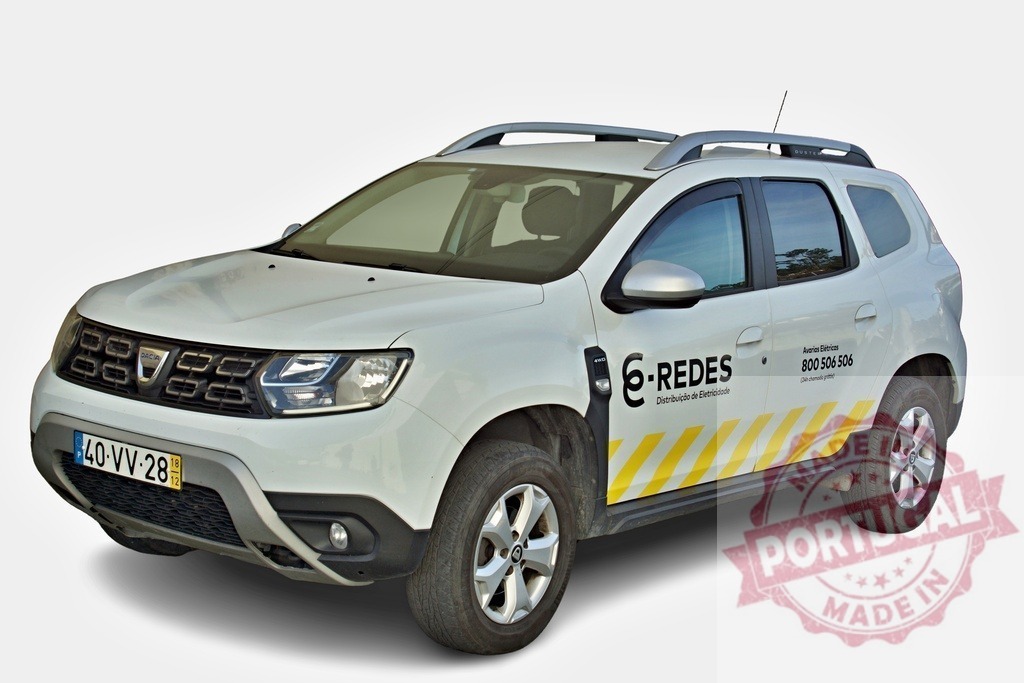 Dacia Duster from E-REDES distributing electricity in Portugal | White Dacia Duster from Portuguese electricity distribution company E-REDES parked, isolated on white background - Realized with Pictrs.com