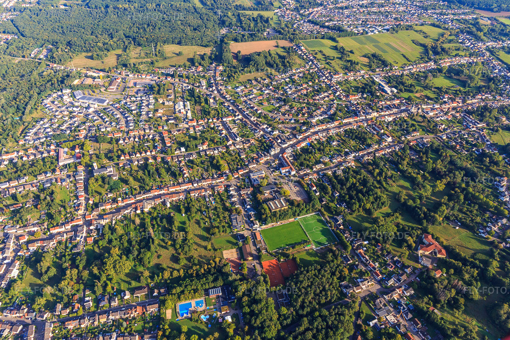 Luftbild: Ortsansicht von Süden im Ortsteil Griesborn in Schwalbach im Bundesland Saarland in Deutschland. Foto: IMG_149819.jpg vom 07.09.2025 durch Werner Riehm/FLY-FOTO.de
