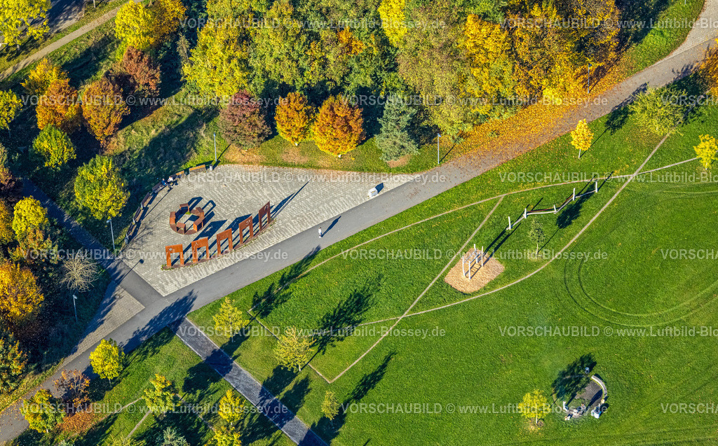 Hamm251001816 | Luftbild, Ort der Interreligiösen Begegnung, Gedenkskulptur im Lippepark, fünf Stahltore und fünf Rednerpulte repräsentieren die fünf Weltreligionen, Treffpunkt für religiösen Austausch, Stadtbezirk Herringen, Hamm, Ruhrgebiet, Nordrhein-Westfalen, Deutschland