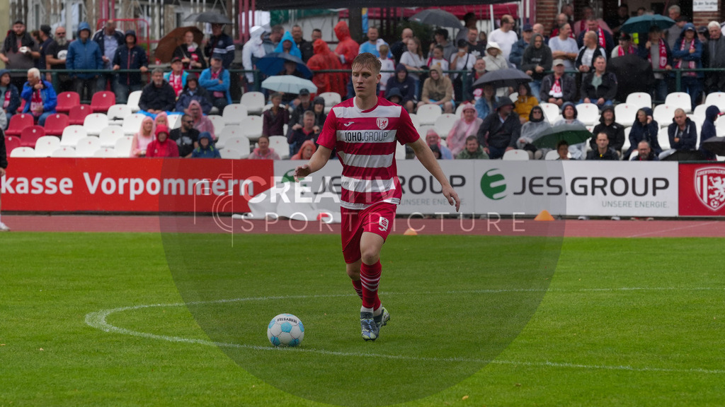 Fußball, Herren, Saison 2025/2026, Regionalliga Nordost, 9. Spieltag, Greifswalder FC vs. FSV 63 Luckenwalde, Sonntag 21.09.2025, Volksstadion Greifswald, | Fußball, Herren, Saison 2025/2026, Regionalliga Nordost, 9. Spieltag, Greifswalder FC vs. FSV 63 Luckenwalde, Sonntag 21.09.2025, Volksstadion Greifswald, Im Bild: Lucas Vierling (Greifswald) - Realisiert mit Pictrs.com