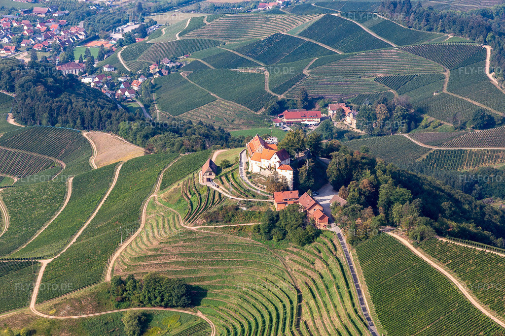 Luftbild: Weinguts und Restaurants Schloss Staufenberg im Ortsteil Heimbach in Durbach im Bundesland Baden-Württemberg in Deutschland. Foto: IMG_008941.jpg vom 20.09.2020 durch Werner Riehm/FLY-FOTO.de