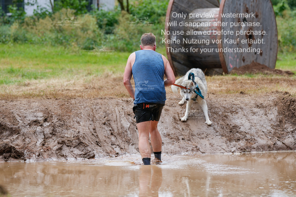 Schlamm_mit_Hund (3 von 460) | stephaniefillaphotographie - Realisiert mit Pictrs.com