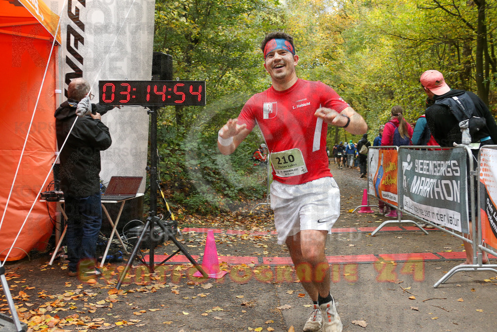 251026_1316_EX1_3060 | Sportfotografie im Rhein-Sieg Kreis, Köln, Bonn, NRW, Rheinland Pfalz, Hessen, etc. Unser Tätigkeitsfeld umfasst den Laufsport vom Volkslauf über den Marathon, Duathlon, Triathon bis zum Ultralauf wie Kölnpfad Ultra oder Schindertrail.
