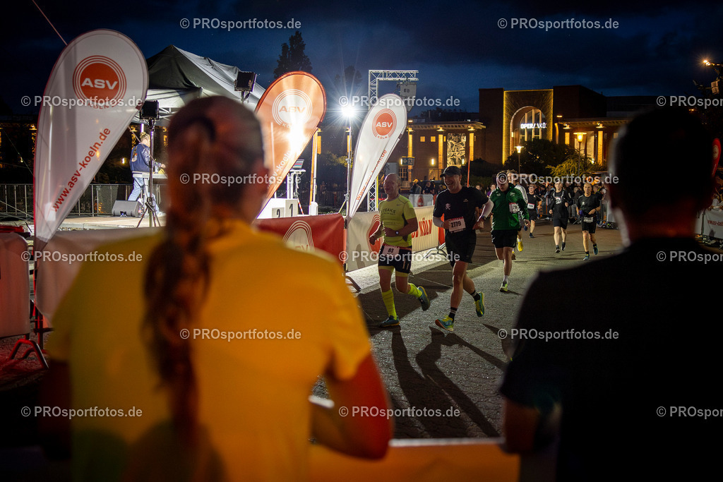 22. ASV Nachtlauf; Koeln, 28.05.25 | Impressionen vom 22. ASV Nachtlauf am 28.05.25 am Tanzbrunnen in Koeln. Foto: BEAUTIFUL SPORTS/Axel Kohring