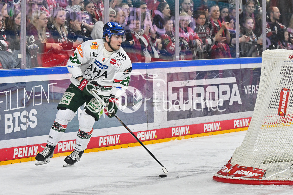 Kölner Haie - Augsburger Panther | KÖLN, DEUTSCHLAND - 04. MÄRZ: am Puck Alexander BLANK (Augsburger Panther 26) / Einzelfoto / Freisteller während dem Match zwischen den Kölner Haien und den Augsburger Panthern am 48. Spieltag der Penny DEL in der Lanxess Arena