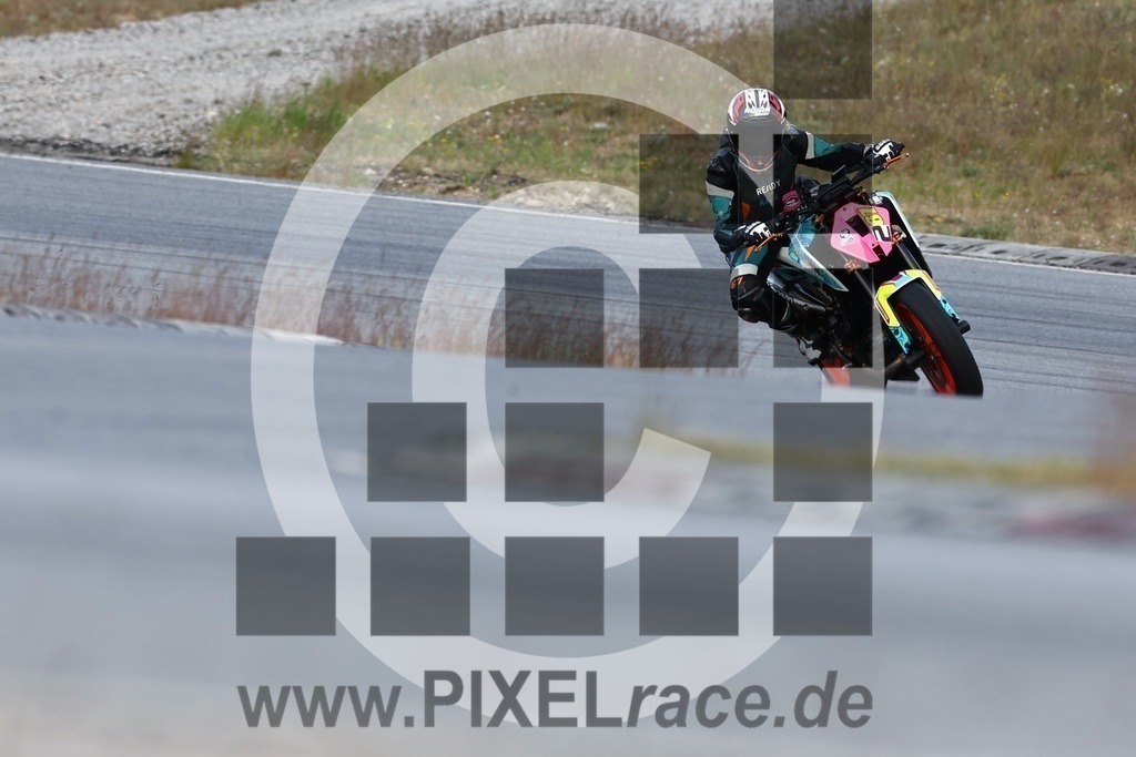 0267-20240511_05307 | Schöne Erinnerungen an spannende Momente - das festzuhalten ist unser Job. PIXELrace.de ist seit 2003 auf den Rennstrecken Europas unterwegs um die Action draußen beim Fahren und die wunderbare Stimmung imm Fahrerlager für euch einzufangen.