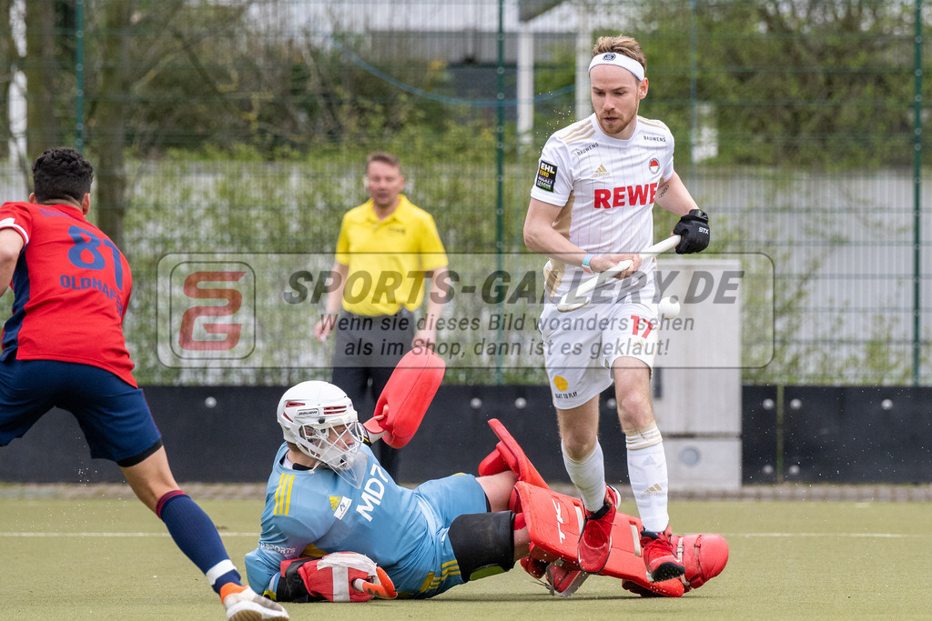 SFE_20230415_0271 | Deutsche Meisterschaft Männliche U16 Halle 2023 am 15.04.2023 in Düsseldorf (Düsseldorfer Hockeyclub 1905 e.V.), Photo: Stephan Fehrmann 2022 (Sports-Gallery),Christopher Rühr ( Rot-Weiss Köln #17 ) ,Zickler Anton Torwart ( Düsseldorfer HC #32 ),Oldhafer Clemens ( Düsseldorfer HC #81 )