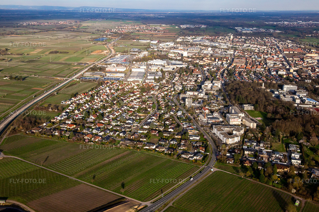 Luftbild: Stadtteiul NW an der B10 in Landau in der Pfalz im Bundesland Rheinland-Pfalz in Deutschland. Foto: IMG_140070.jpg vom 14.03.2024 durch Werner Riehm/FLY-FOTO.de