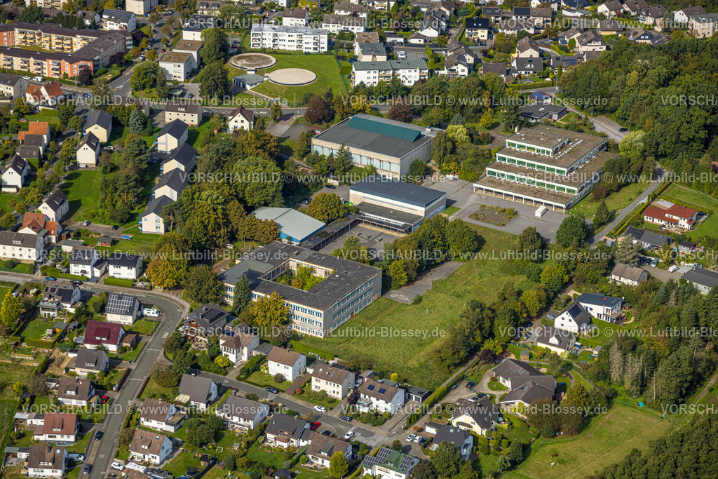Menden230905500 | Luftbild, Realschule und Sporthalle, Lendringsen, Menden, Sauerland, Nordrhein-Westfalen, Deutschland