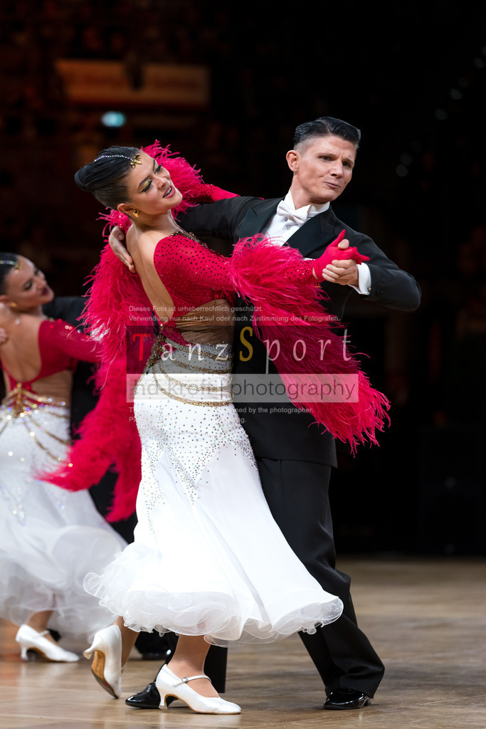 20241109_DM-Formationen_6817 | Tanzsportbilder, Standardtanz, Lateintanz, WDSF, DTV, LTVB, dancecomp, goc, hessen tanzt, blaues band der spree, walzer, tango, wiener walzer, slowfox, quickstepp, samba, rumba, cha-cha-cha, paso doble. jive, hd-kroft photography, turniertanzsport