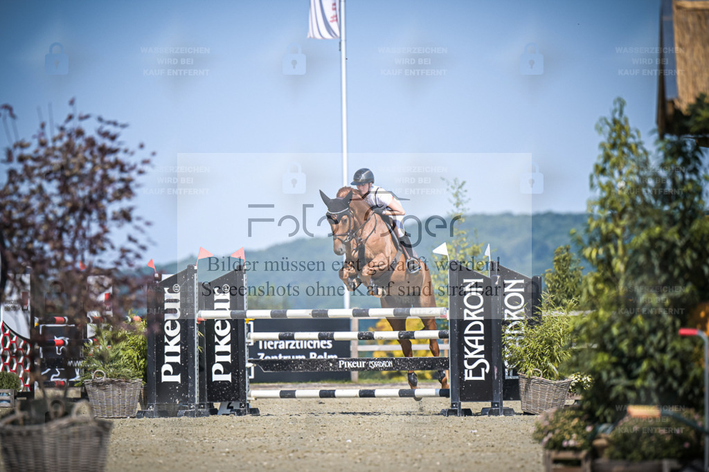 DOS_1077 | Entdecke hochwertige Reitturnierfotos von Foto Oger. Professionell, emotional und authentisch – jetzt Lieblingsmomente im Shop bestellen. - Realisiert mit Pictrs.com