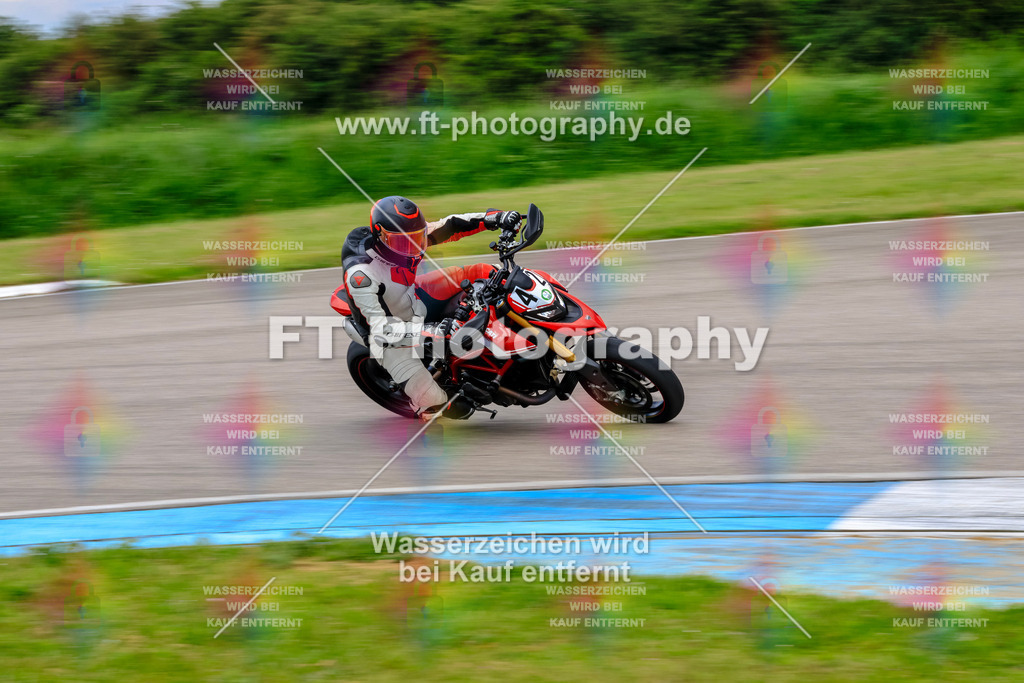 MotoTeam-9597 | Hier findet Ihr Bilder von Touristenfahrten auf der Nürburgring Nordschleife oder von anderen Veranstaltungen die ich besucht habe. Viel Spass beim Durch Schauen 
