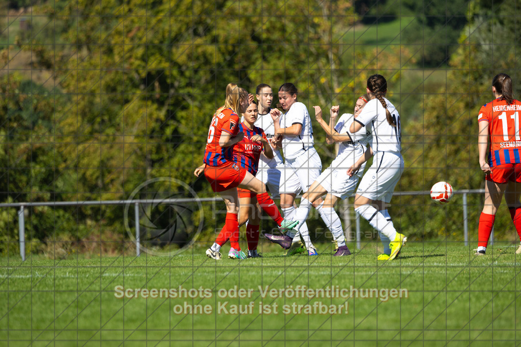 20260906_115027_0074_(c)_by_PhotoPeet | #,1.FC Donzdorf (weiß) vs. 1.FC Heidenheim 1846 (rot), Fußball, Frauen-Verbandspokal Gruppe 2, 2. Runde, Saison 2026/2027, Rasenplatz Lautertal Stadion, Süßener Straße 16, 73072 Donzdorf, 06.09.2026 - 11:00 Uhr,Foto: PhotoPeet / Sport- &amp; Eventfotografie / Peter Harich